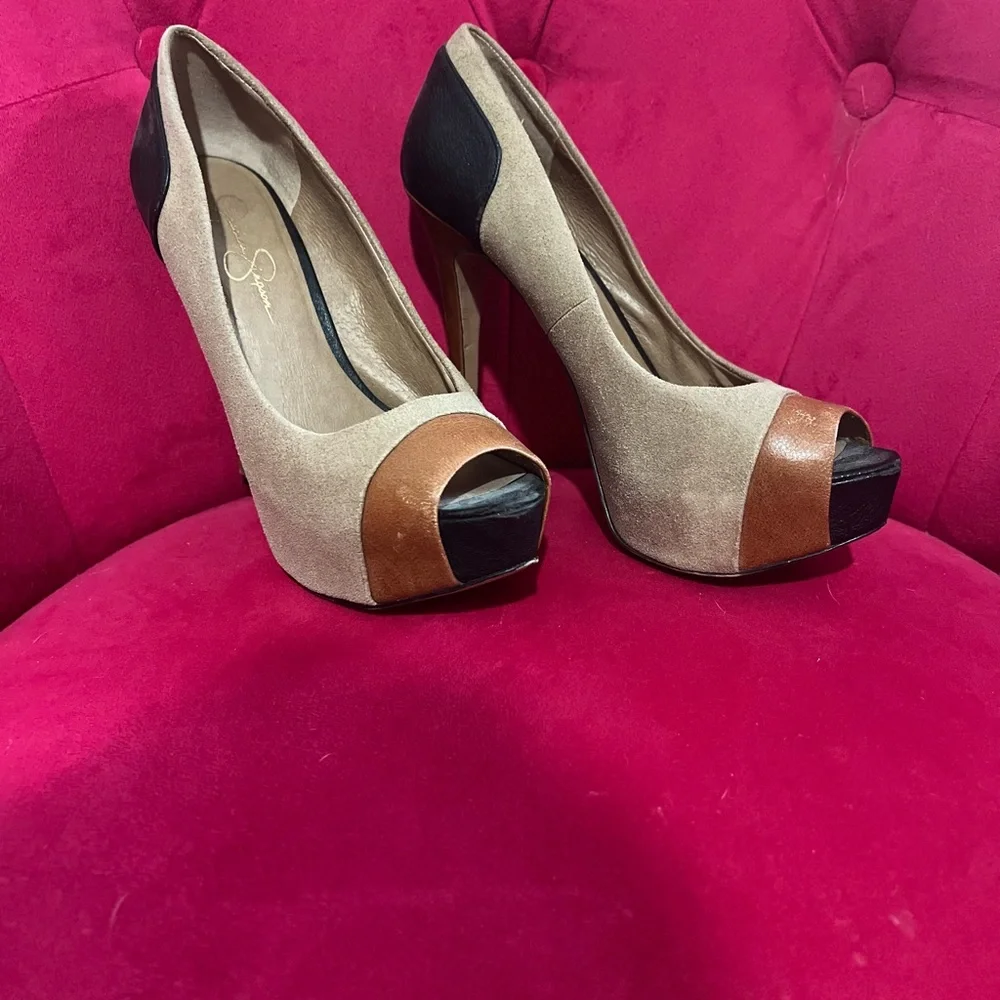 Heels - Picture 3 of 3